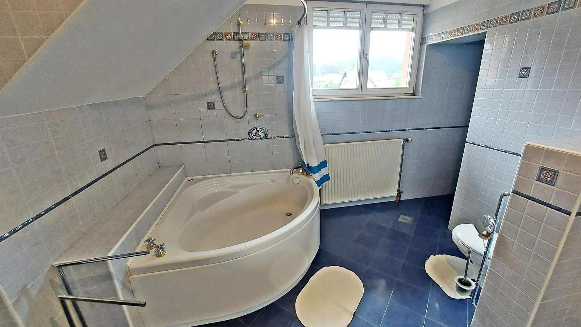 Homestay R24, Rose House Apartment Ljubljana Slovenia