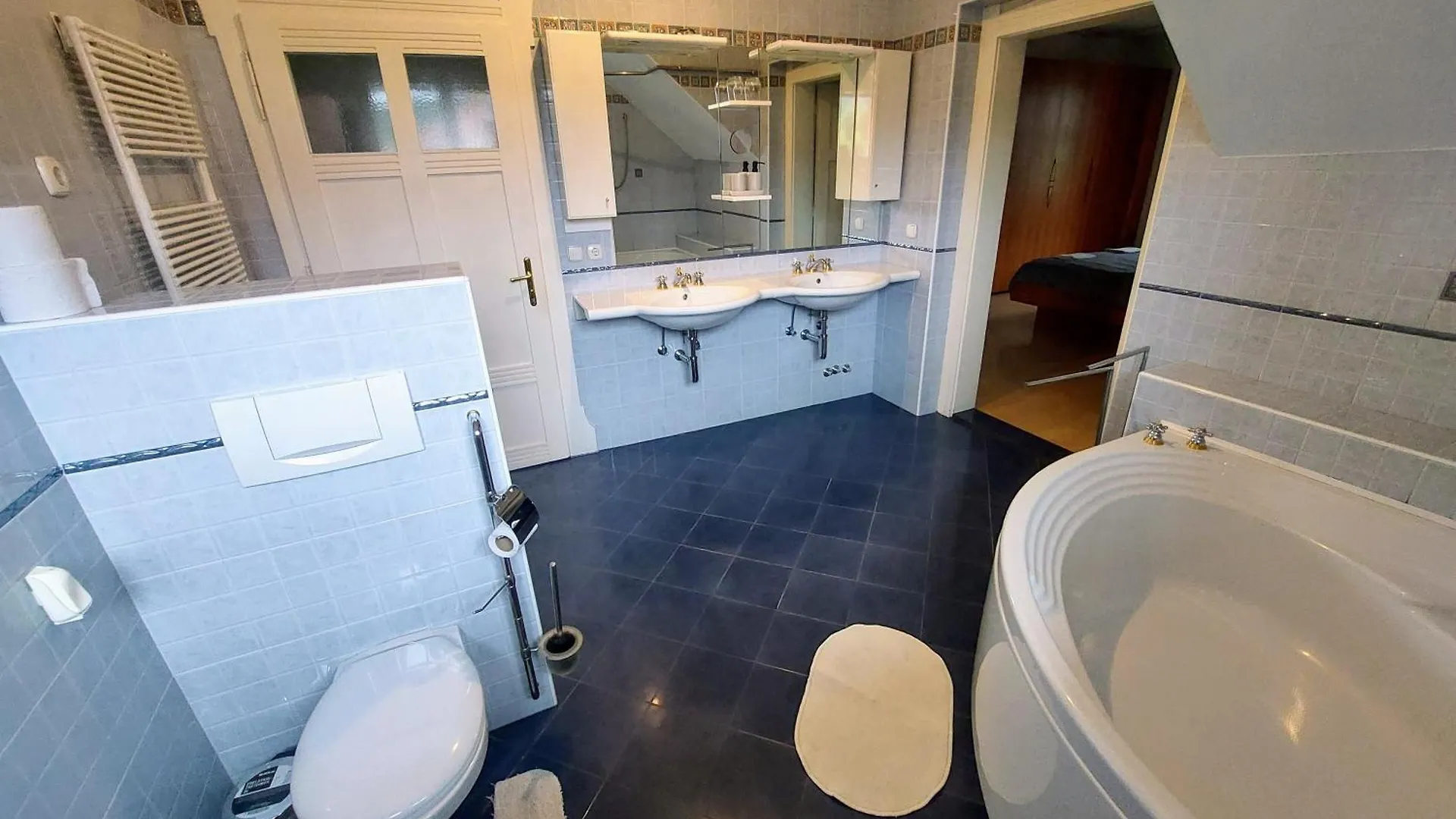 Homestay R24, Rose House Apartment Ljubljana